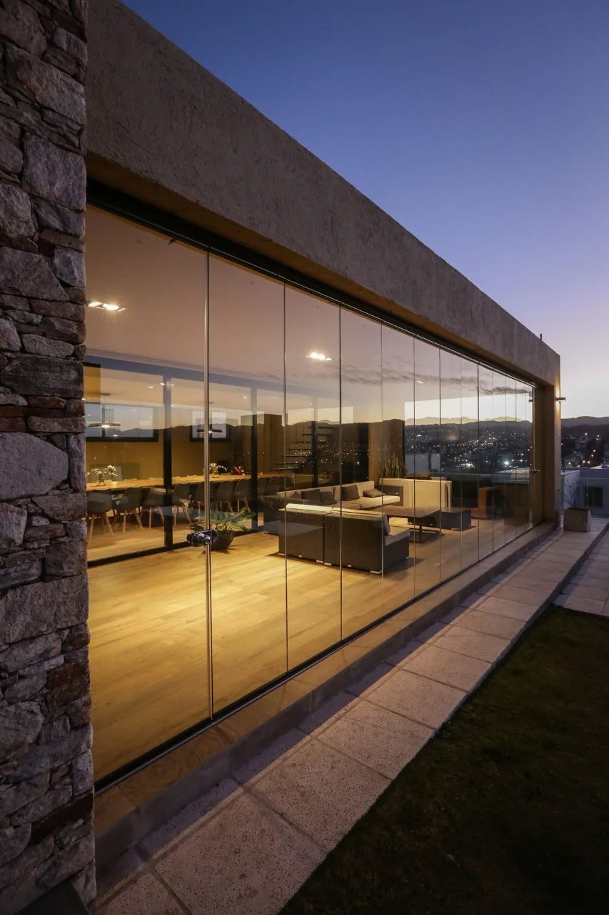 Plegakit — cerramiento plegable de vidrio