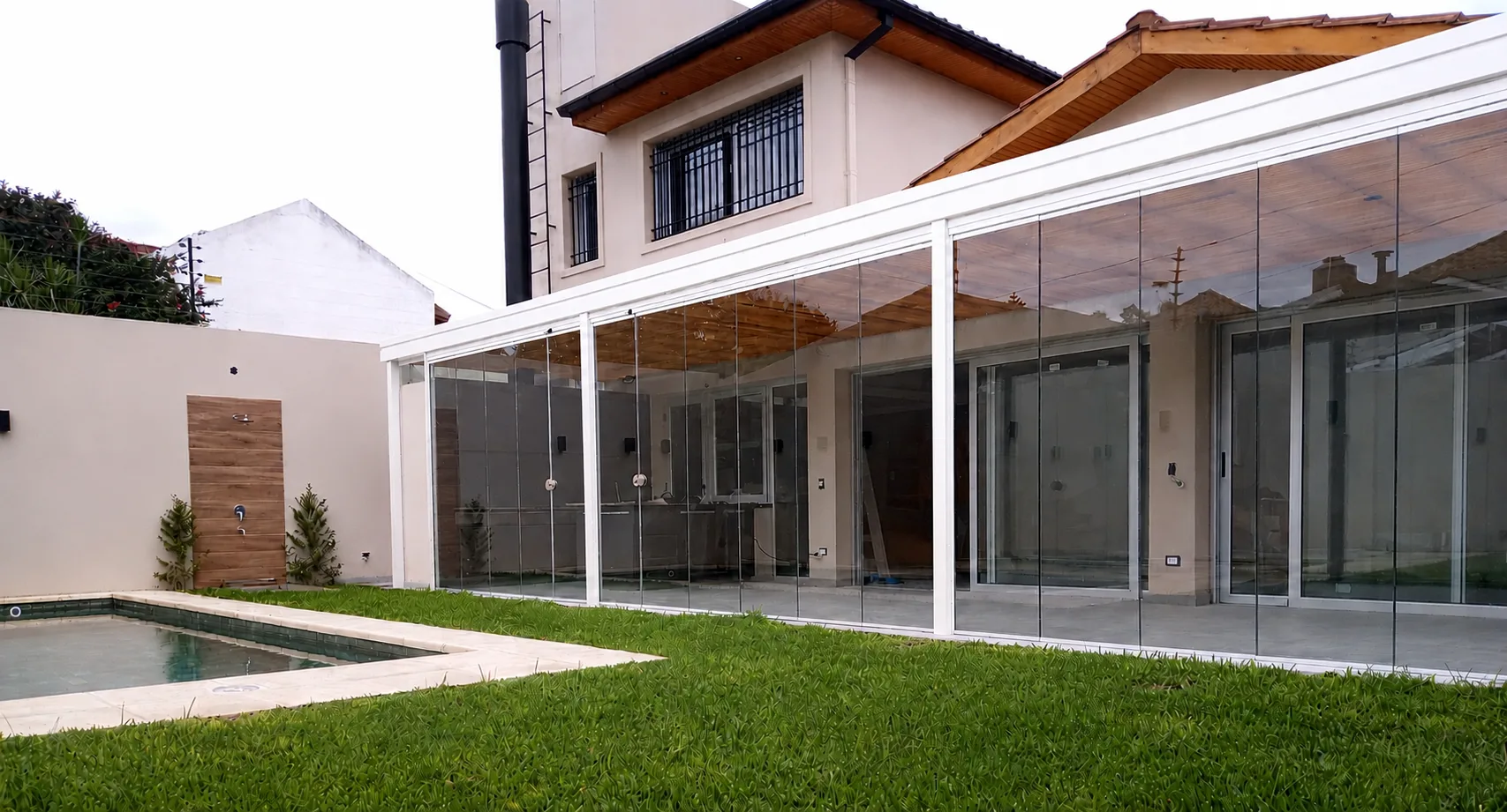 Perfil con pintura electroestática blanca Plegakit