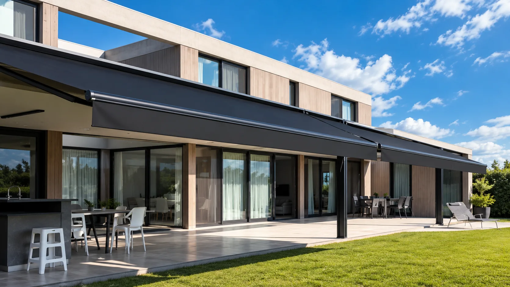 Toldo Brazo Invisible instalado — sistema de brazos ocultos al recogerse